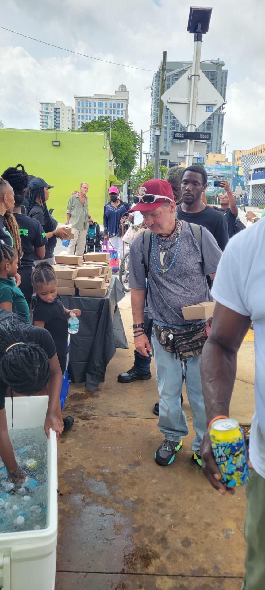 Community feeding moment 5
